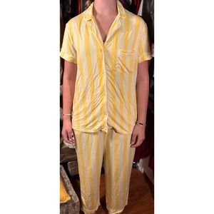 LOFT Pajama Set Womens Medium Yellow Excellent Striped Notch Collar Capri Set